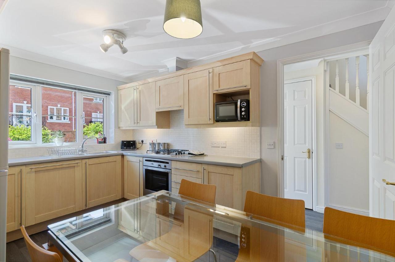 Вилла 4Br Townhouse Wbalcony Free Parking Fast Wi-Fi Норвич Экстерьер фото