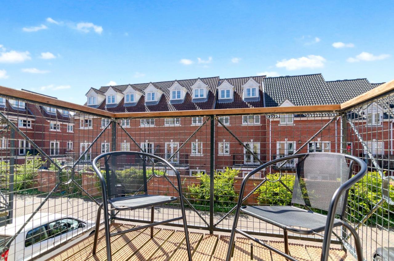 Вилла 4Br Townhouse Wbalcony Free Parking Fast Wi-Fi Норвич Экстерьер фото