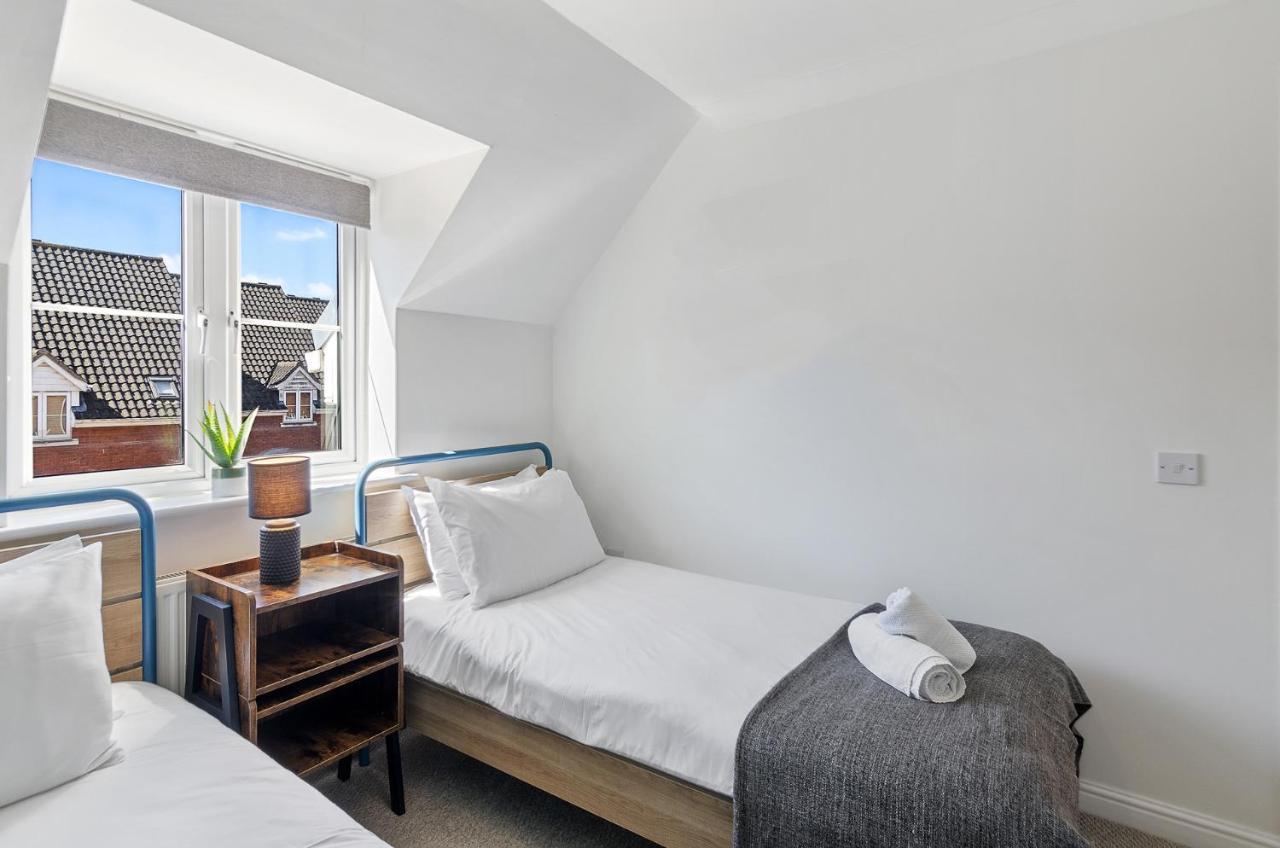 Вилла 4Br Townhouse Wbalcony Free Parking Fast Wi-Fi Норвич Экстерьер фото