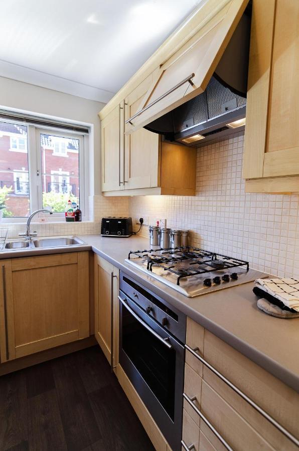 Вилла 4Br Townhouse Wbalcony Free Parking Fast Wi-Fi Норвич Экстерьер фото