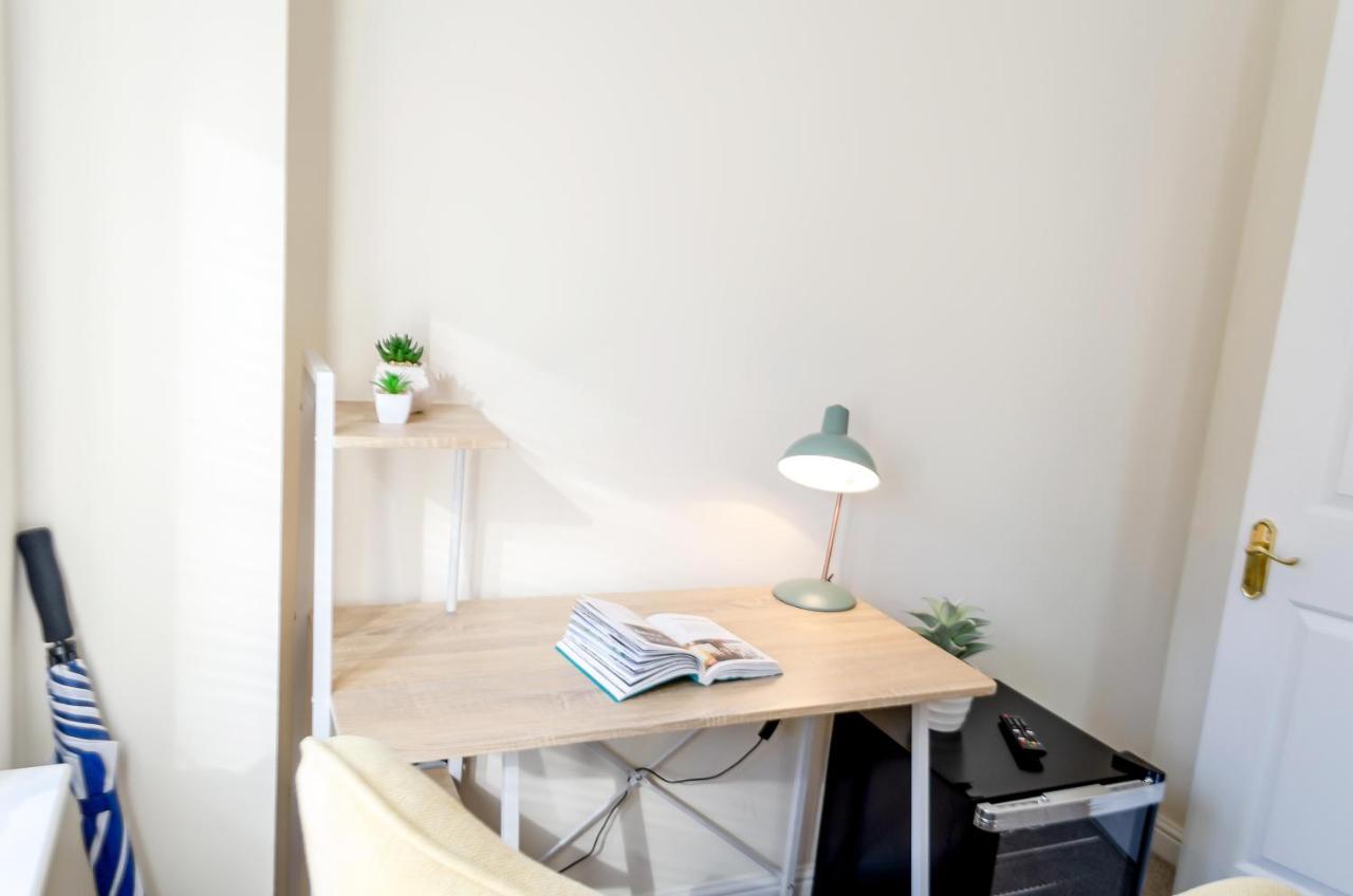 Вилла 4Br Townhouse Wbalcony Free Parking Fast Wi-Fi Норвич Экстерьер фото